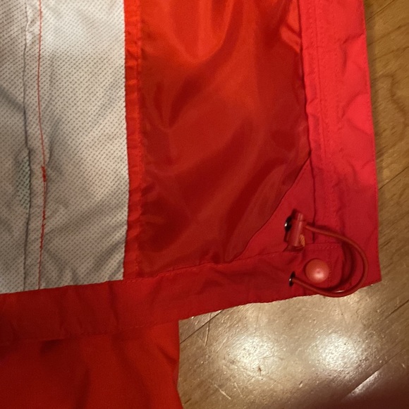 North face women’s windbreaker in neon red - Picture 9 of 12
